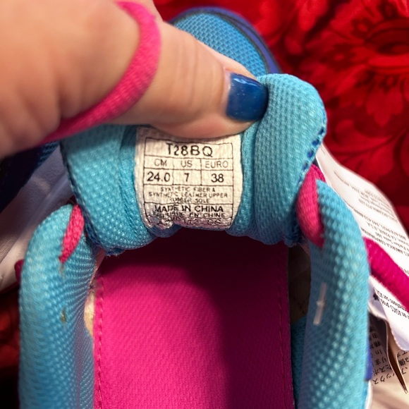 Woman's Lace up Sneaker, Brand new with tags. - Picture 4 of 6